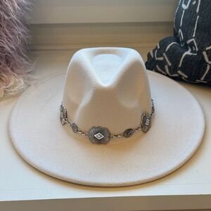 New Fashion Ivory Cowgirl Hat with Hat Chain